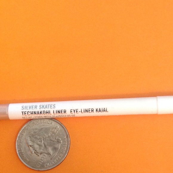 MAC Cosmetics Eye Liner in shade "SILVER SKATES" - Picture 4 of 5